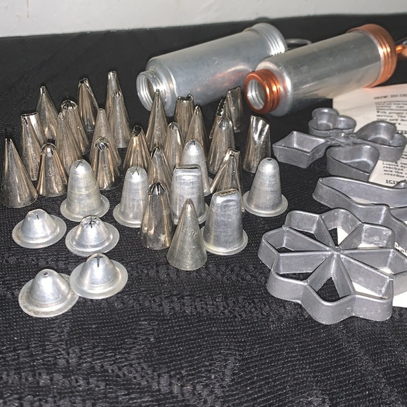 Vintage Cookie Cutter Decoration Icing Kit Pieces Metal - Picture 3 of 9